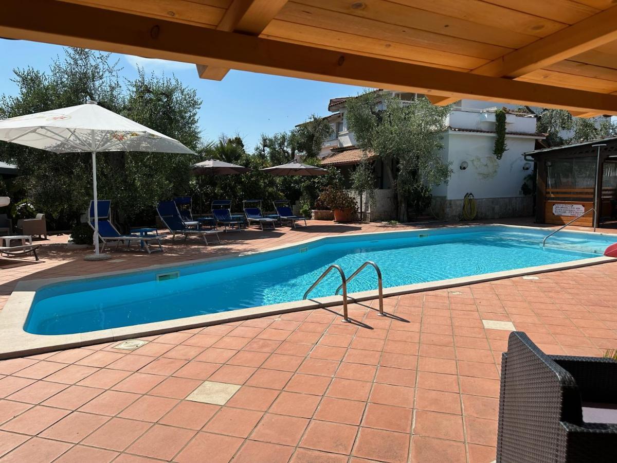 Villa Monica Appartamenti Vieste Exteriör bild