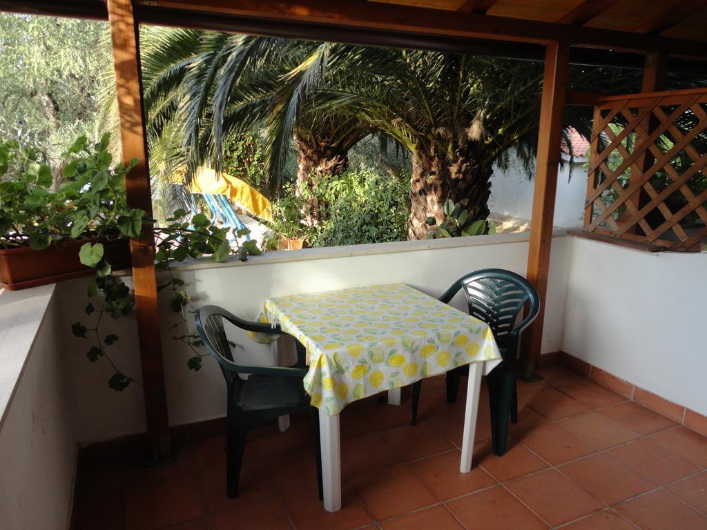 Villa Monica Appartamenti Vieste Rum bild